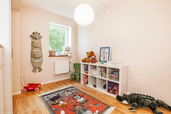 Colorful kids’ room décor