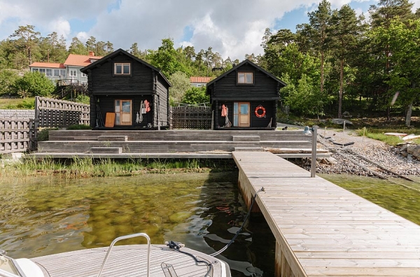 wooden-house-by-the-lake-19