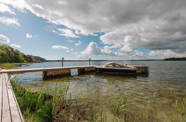wooden-house-by-the-lake-23