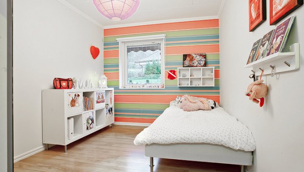 Colorful kids’ room décor
