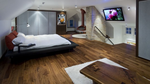 Contemporary attic bedroom with an en-suite bathroom