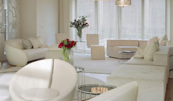White interior design: the Kensington House
