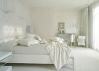 White interior design of the Kensington House (8)