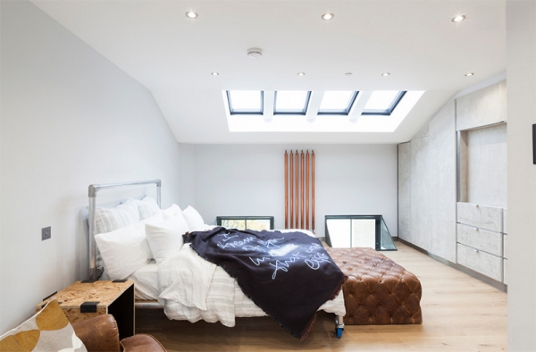 10 Amazing Bedrooms With Skylights (1).Jpg