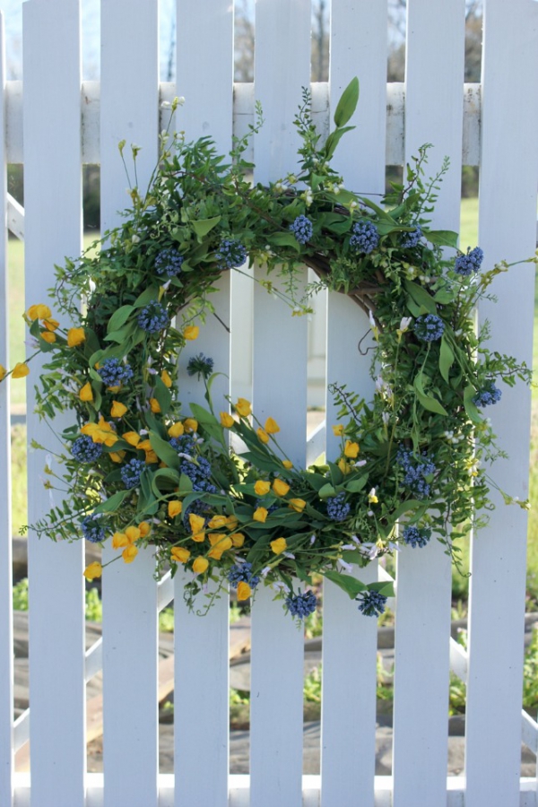 7 Ways To Decorate With A Spring Wreath (2)