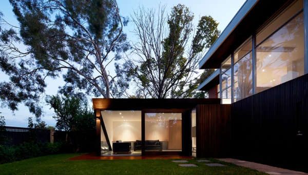 A Contemporary Minimalist Home That Keeps It Simple  (2)