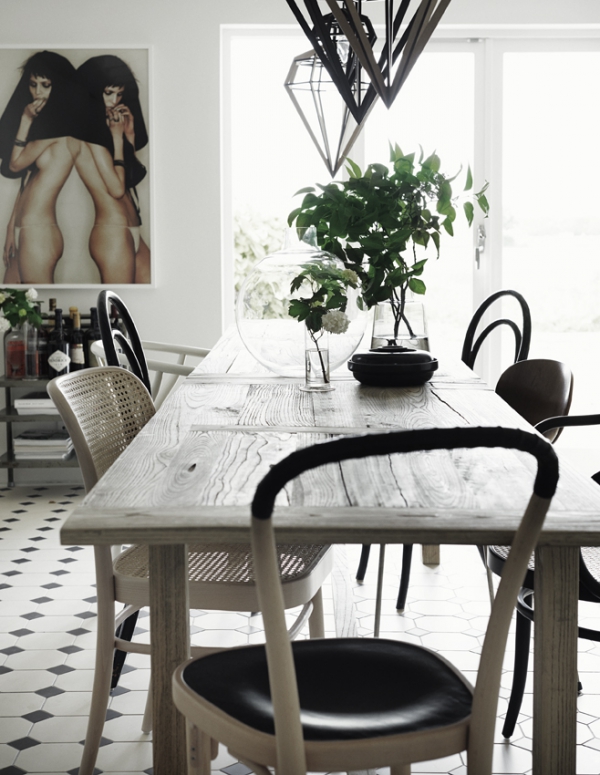 A-Dreamy-Design-With-Beautiful-Black-And-White-Tiles-4