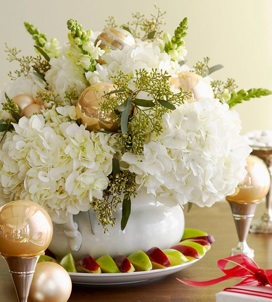 Add-Flower-Arrangements-To-Your-Festive-Decorations-13