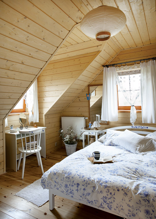 Adorable-Wooden-Cottage-In-Poland-11