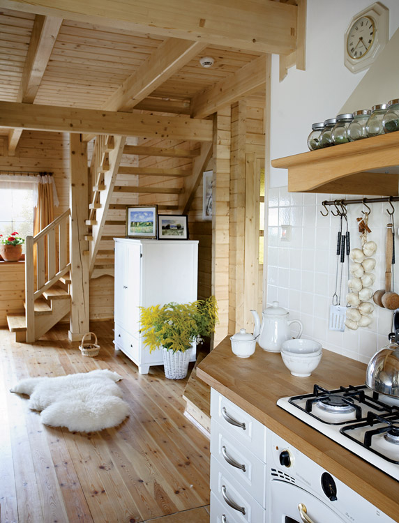 Adorable-Wooden-Cottage-In-Poland-8