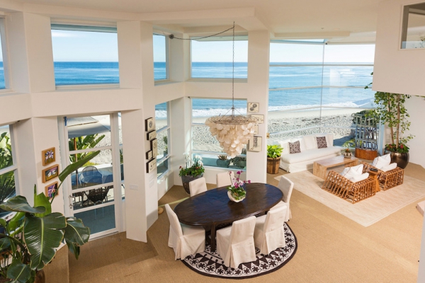 Amazing Beach House Stuns With Its Design And Views (1)