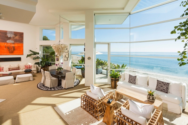 Amazing Beach House Stuns With Its Design And Views (15)