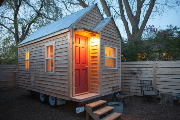 An-Amazing-Tiny-Garden-House-1