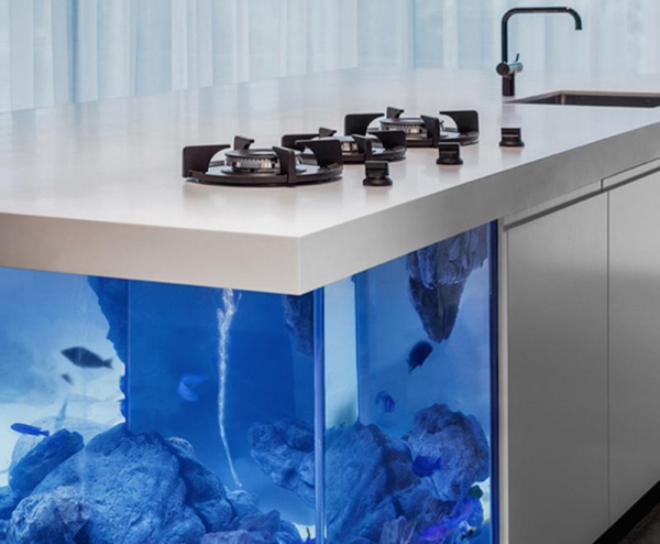 An Aquarium Kitchen Island That Makes A Splash  (3)