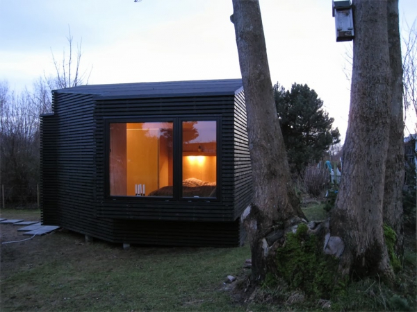 Beautiful-And-Inviting-A-Tiny-Guest-House-1