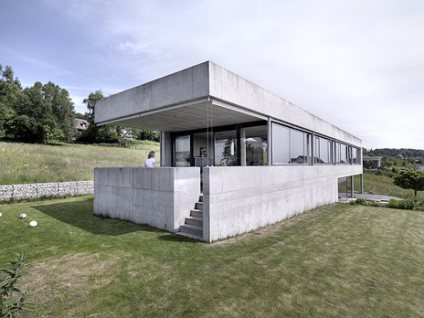 Beautiful-Modern-Concrete-House-1