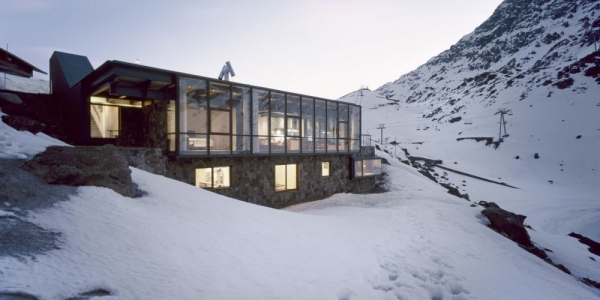 Beautiful-Mountain-Chalet-Tucked-Away-In-The-Andes-1