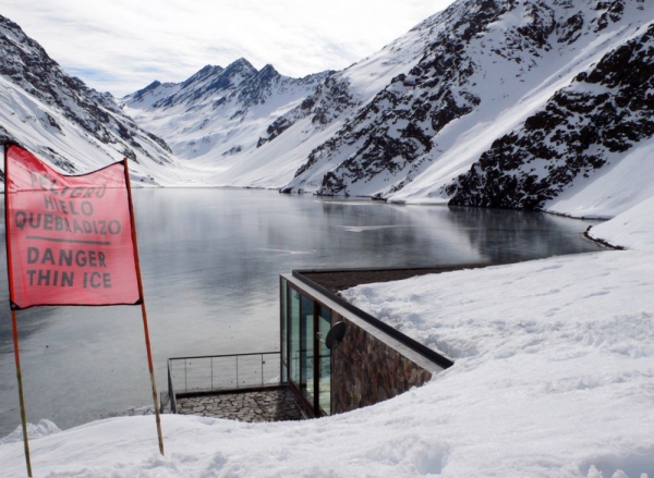 Beautiful-Mountain-Chalet-Tucked-Away-In-The-Andes-4