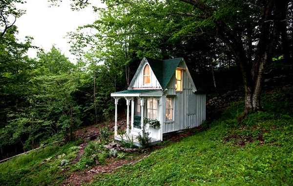 Beautiful-Tiny-Victorian-Cottage-1