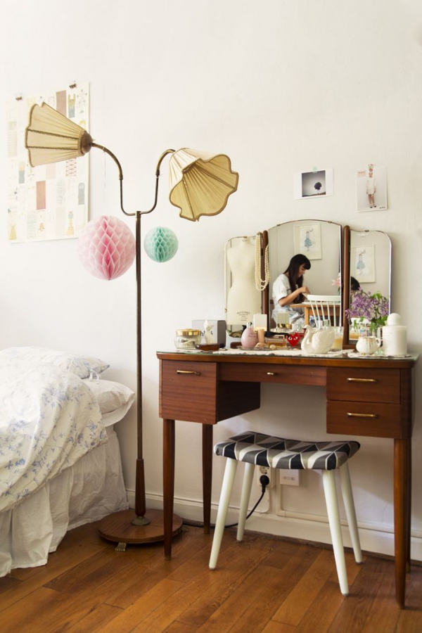 Bedroom-Vanities-Simple-Dressing-Tables-1