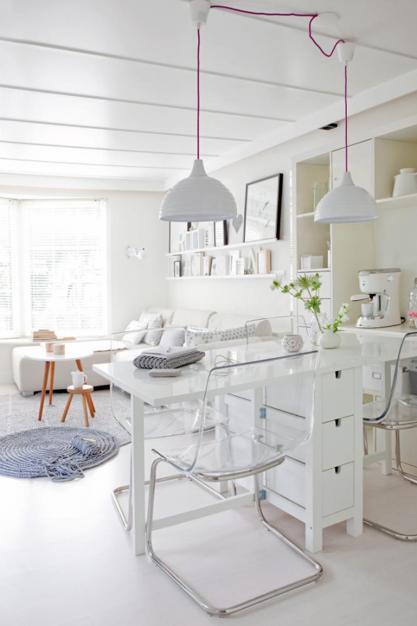 Charming-And-Simplified-White-House-4