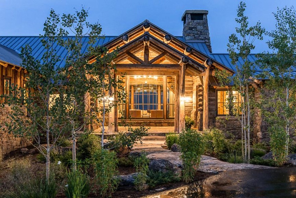 Charming Rustic House Tucked Away in Montana – Adorable Home