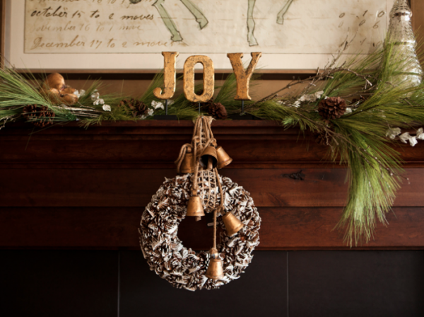 Christmas-Mantelpiece-Decorating-Ideas-1