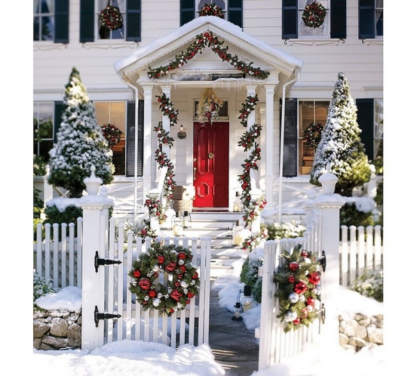 Christmas-Porch-And-Front-Door-Decorating-Ideas-1