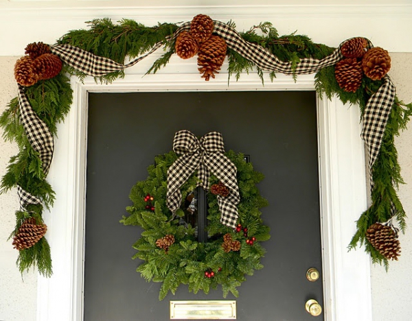 Christmas-Porch-And-Front-Door-Decorating-Ideas-10