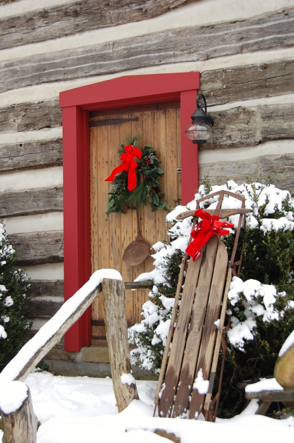 Christmas Porch and Front Door Decorating Ideas - Adorable ...