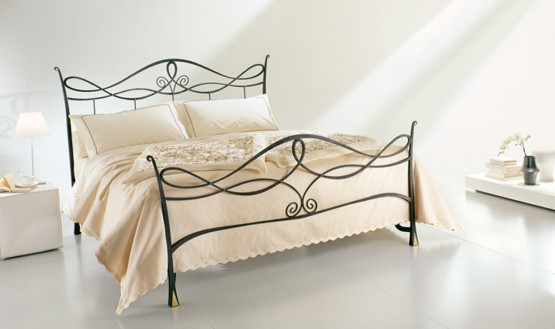 Classic-Wrought-Iron-Beds-By-Ciacci-11