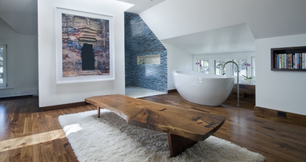 Contemporary Attic Bedroom with an En-suite Bathroom 