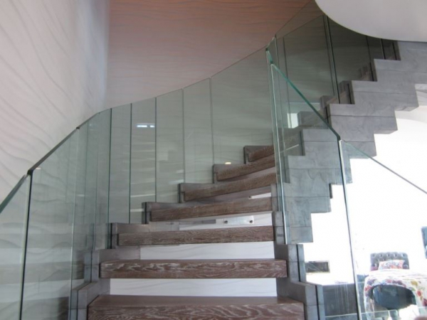 Contemporary Staircases Can Make A Home (11)