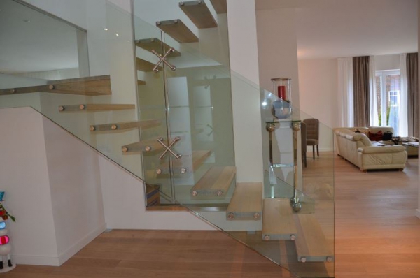 Contemporary Staircases Can Make A Home (16)