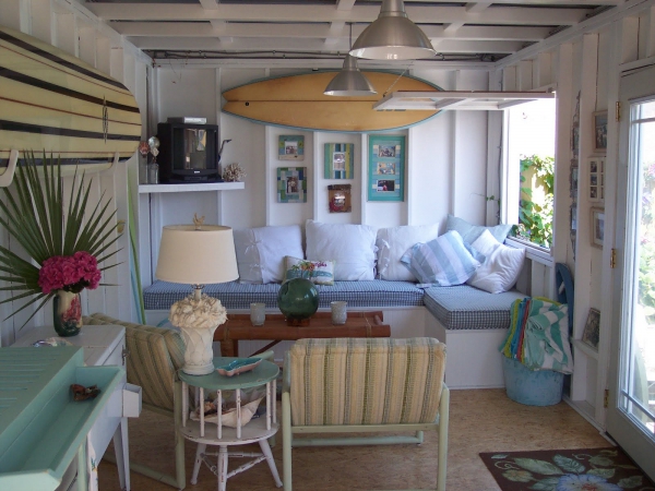 Adorable-Small-House-On-The-Beach-2