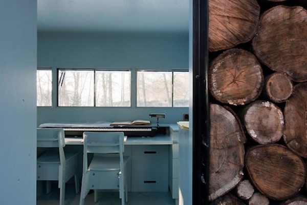 Creatively-Crafted-Tree-Trunk-House-3