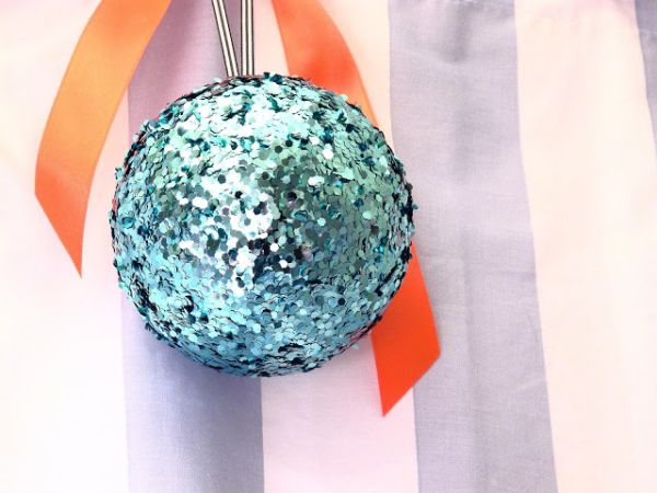 Decorate-With-Christmas-Ball-Ornaments-21