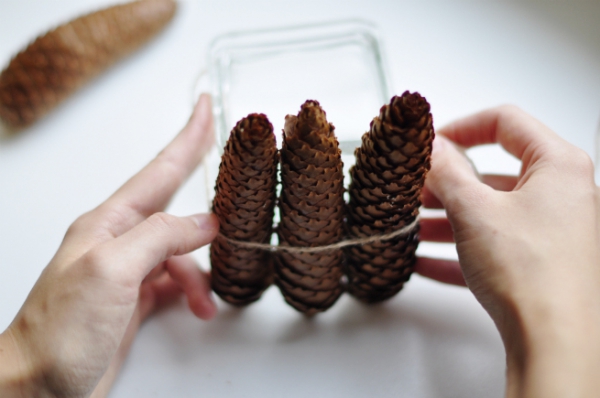 Diy-Pine-Cone-Candle-Holder-2