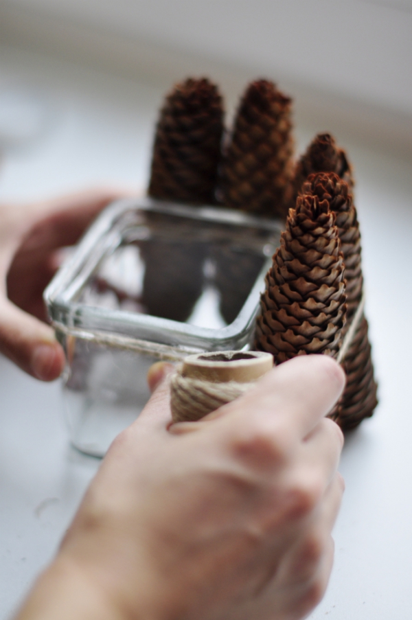 Diy-Pine-Cone-Candle-Holder-3