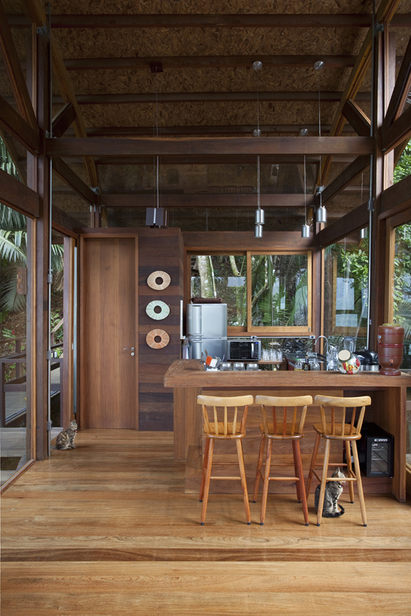 Environment-Friendly-House-In-The-Brazilian-Forest-11