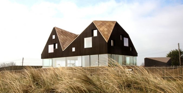 Floating-Dune-House-In-England-1