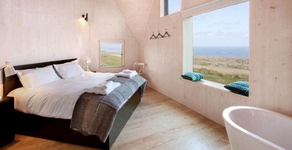 Floating-Dune-House-In-England-16