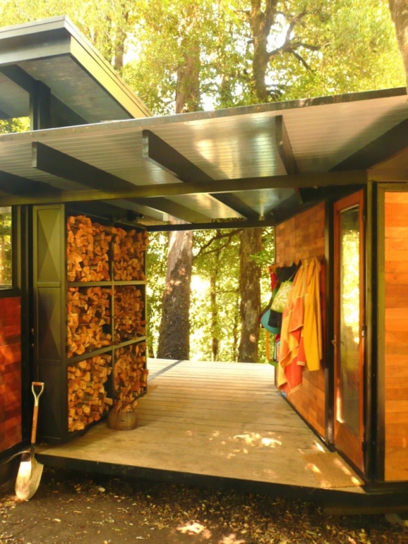 Gorgeous-And-Eco-Friendly-A-Recycled-Materials-Home-3