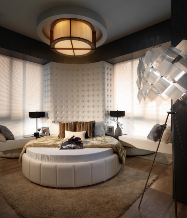 Modern-Bedroom-With-Round-Bed-700X817.Jpg