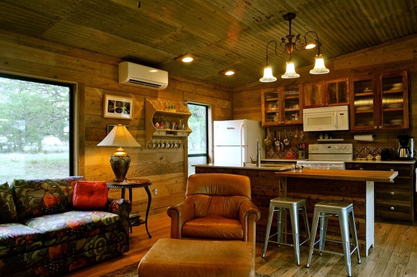 La-Arboleda-A-Beautifully-Reclaimed-Wood-Cabin-5