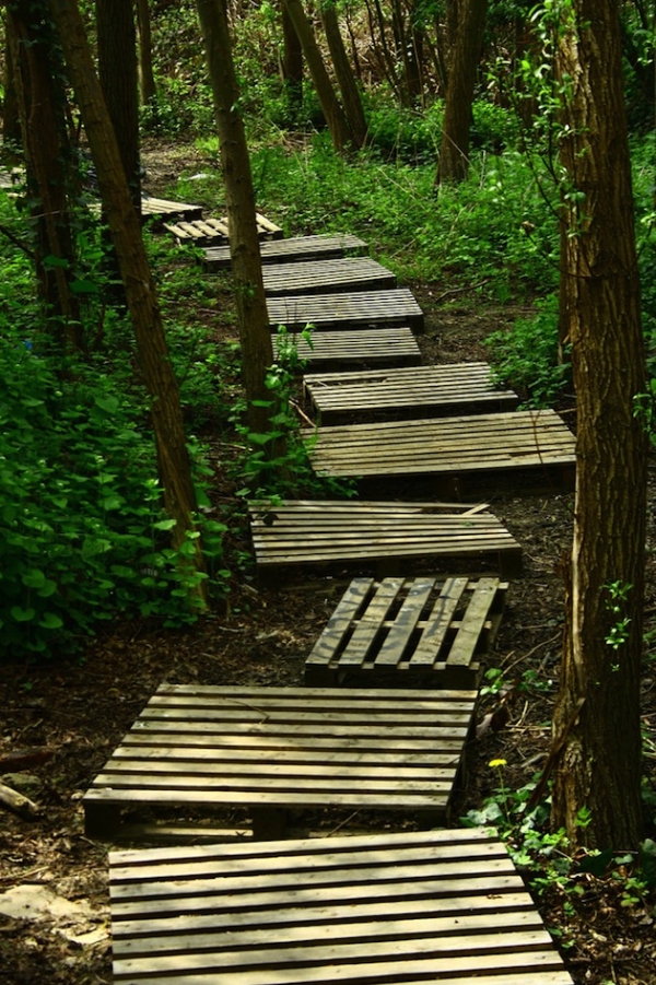 Lovely-Garden-Pathway-Ideas-3_0