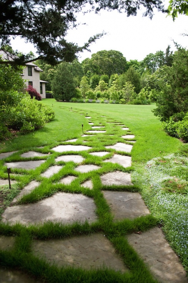 Lovely-Garden-Pathway-Ideas-4