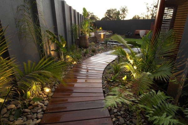 Lovely-Garden-Pathway-Ideas-6