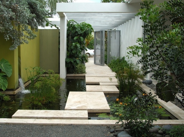 Lovely-Garden-Pathway-Ideas-7