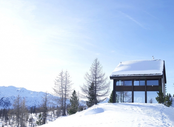 Lovely-Glass-Chalet-Tucked-Away-In-The-Mountains-1